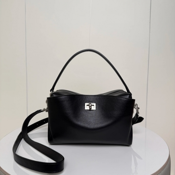 BALENCIAGA 188033 カメラバッグ 斜め掛け サイズ:23x15.5x9.9cm BALENCIAGA 188033 カメラバッグ 斜め掛け サイズ:23x15.5x9.9cm