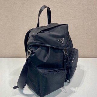 Prada ランウェイ リュック ナイロン ブラック 2VZ111 サイズ:38x30x17cm Prada ランウェイ リュック ナイロン ブラック 2VZ111 サイズ:38x30x17cm