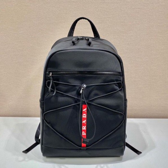 Prada リュック ナイロン ブラック 2VZ085 サイズ:43x40x17cm Prada リュック ナイロン ブラック 2VZ085 サイズ:43x40x17cm
