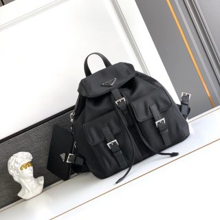 Prada ナイロン リュック ナイロン ブラック 1BZ811 サイズ:32x30x15cm Prada ナイロン リュック ナイロン ブラック 1BZ811 サイズ:32x30x15cm