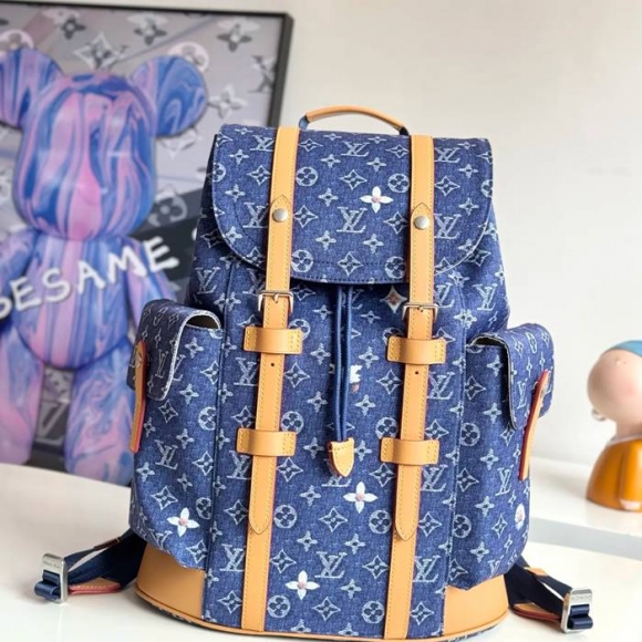 Burberry クリストファー ミディアムリュック デニム ブルー M27554 サイズ:44x38x12.5cm Burberry クリストファー ミディアムリュック デニム ブルー M27554 サイズ:44x38x12.5cm