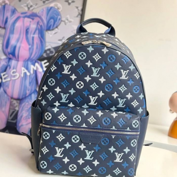 Louis Vuitton ディスカバリー PM リュック モノグラム カラフル M28575 サイズ:40x30x20cm Louis Vuitton ディスカバリー PM リュック モノグラム カラフル M28575 サイズ:40x30x20cm