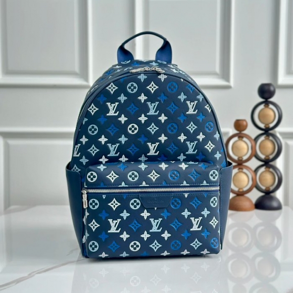 Louis Vuitton ディスカバリー リュック エンボスレザー ブルー M28575 サイズ:38x29x20cm Louis Vuitton ディスカバリー リュック エンボスレザー ブルー M28575 サイズ:38x29x20cm