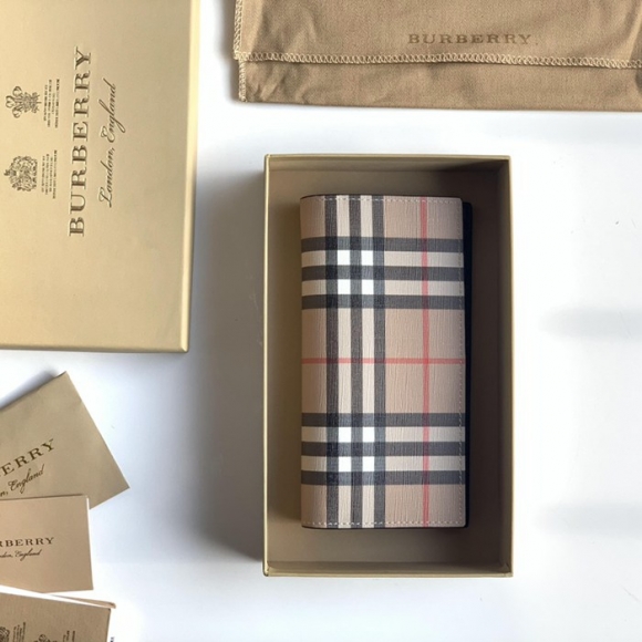 BURBERRY 80166131 ヴィンテージチェック 二つ折り長財布 黒革トリム サイズ:19x10x2.5cm BURBERRY 80166131 ヴィンテージチェック 二つ折り長財布 黒革トリム サイズ:19x10x2.5cm