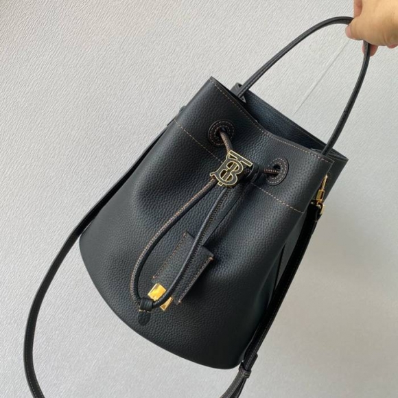 BURBERRY 6911 カーフスキン 斜め掛けバッグ TB 26x26x16cm サイズ:26x26x16cm BURBERRY 6911 カーフスキン 斜め掛けバッグ TB 26x26x16cm サイズ:26x26x16cm
