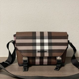 BURBERRY ブラウンチェックメッセンジャー サイズ:29x17.5x8.5cm