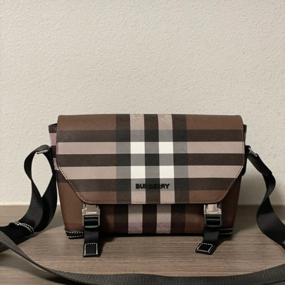 BURBERRY ブラウンチェックメッセンジャー サイズ:29x17.5x8.5cm