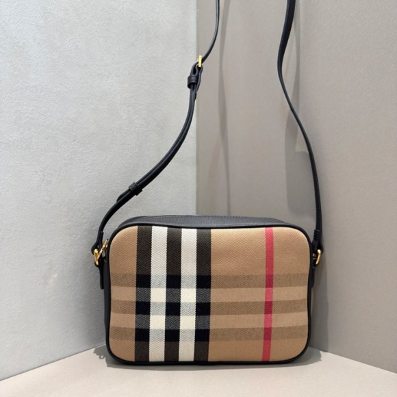 BURBERRY 0271 チェック 斜め掛けバッグ クラシックチェック 23x16cm サイズ:23x16cm BURBERRY 0271 チェック 斜め掛けバッグ クラシックチェック 23x16cm サイズ:23x16cm