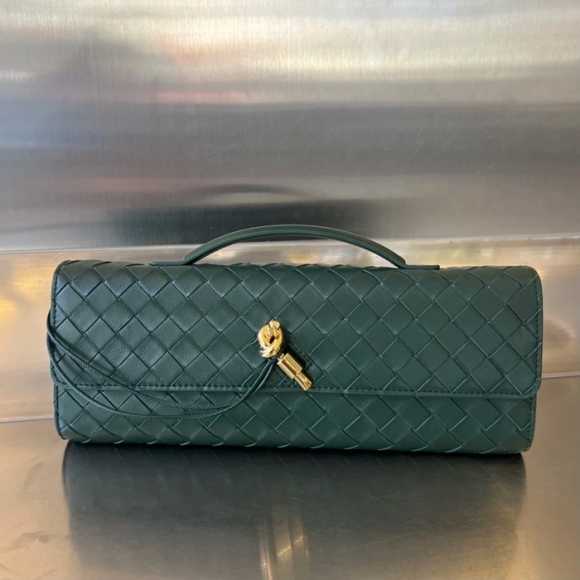 BOTTEGA VENETA BV 741511 クラッチバッグ 編み羊革 31x13cm サイズ:31x13cm BOTTEGA VENETA BV 741511 クラッチバッグ 編み羊革 31x13cm サイズ:31x13cm