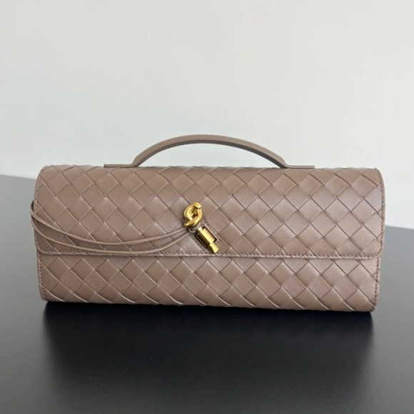 BOTTEGA VENETA BV 741511 クラッチバッグ 編み羊革 31x13cm サイズ:31x13cm BOTTEGA VENETA BV 741511 クラッチバッグ 編み羊革 31x13cm サイズ:31x13cm