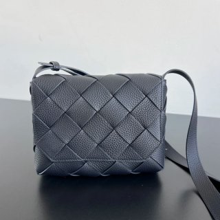 BOTTEGA VENETA BV 795637 ディアゴ斜め掛け サイズ:22.5x16.5x5.5cm