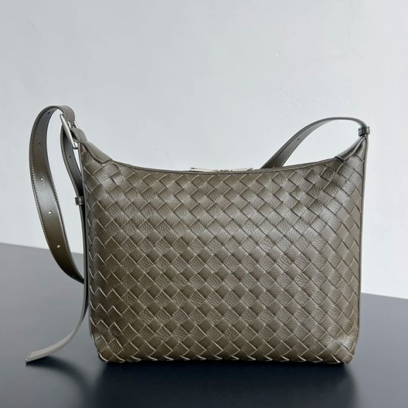 BOTTEGA VENETA BV 815748 トラベラーダーホーボー サイズ:35x29.5x8.5cm BOTTEGA VENETA BV 815748 トラベラーダーホーボー サイズ:35x29.5x8.5cm