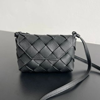 BOTTEGA VENETA BV 805745 新作編みカメラバッグ ディアゴ サイズ:18x12cm