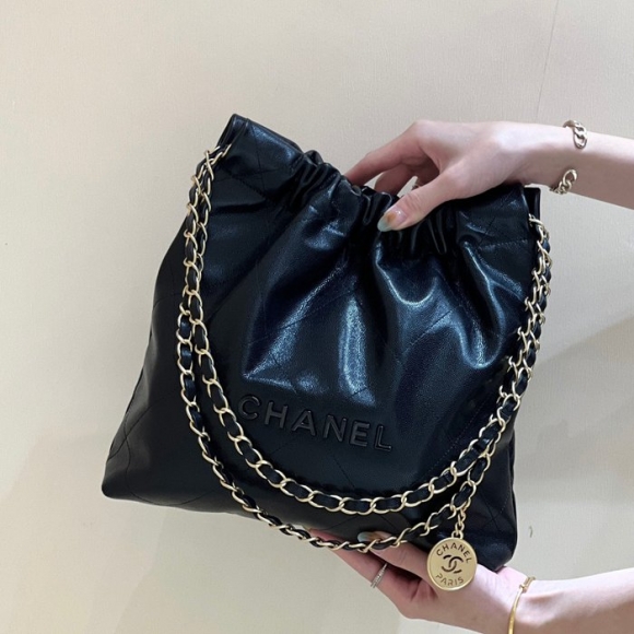 CHANEL カーフレザー ブラック×ゴールド クラシック ファッショナブル 37×35×7cm サイズ:37×35×7cm CHANEL カーフレザー ブラック×ゴールド クラシック ファッショナブル 37×35×7cm サイズ:37×35×7cm