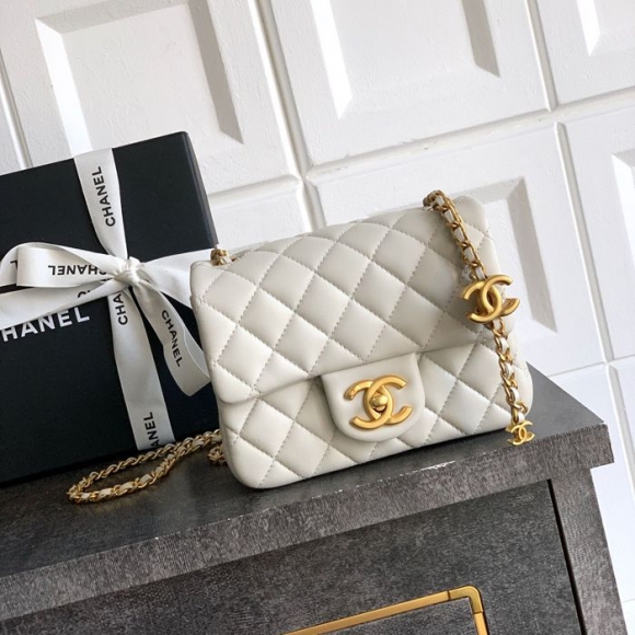 CHANEL ラムレザー ホワイト×グレー×ゴールド 斜め掛けバッグ ヴィンテージ 小 23.5×14.5×7cm サイズ:23.5×14.5×7cm CHANEL ラムレザー ホワイト×グレー×ゴールド 斜め掛けバッグ ヴィンテージ 小 23.5×14.5×7cm サイズ:23.5×14.5×7cm