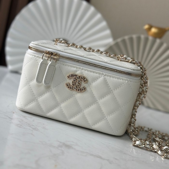CHANEL 66033 ホワイト 斜め掛けバッグ 17×9.5×8cm サイズ:17×9.5×8cm CHANEL 66033 ホワイト 斜め掛けバッグ 17×9.5×8cm サイズ:17×9.5×8cm