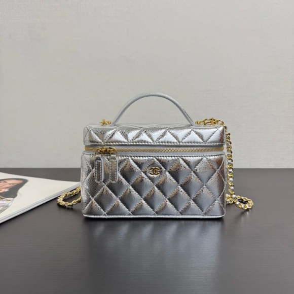 CHANEL 99448 シルバー 斜め掛けバッグ ファッショナブル 19.5×17×5cm サイズ:19.5×17×5cm CHANEL 99448 シルバー 斜め掛けバッグ ファッショナブル 19.5×17×5cm サイズ:19.5×17×5cm