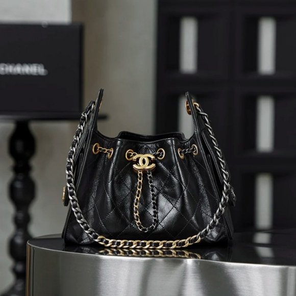 CHANEL カーフレザー ブラック×ゴールド 斜め掛けバッグ ヴィンテージ 小 22×20×12.5cm サイズ:22×20×12.5cm CHANEL カーフレザー ブラック×ゴールド 斜め掛けバッグ ヴィンテージ 小 22×20×12.5cm サイズ:22×20×12.5cm