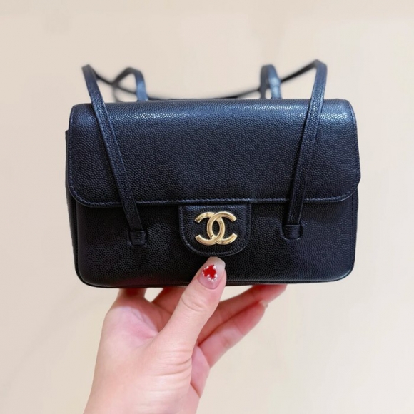 CHANEL カーフレザー ブラック 斜め掛けバッグ 有名人同款 ヴィンテージ 17×11.5×5cm サイズ:17×11.5×5cm CHANEL カーフレザー ブラック 斜め掛けバッグ 有名人同款 ヴィンテージ 17×11.5×5cm サイズ:17×11.5×5cm