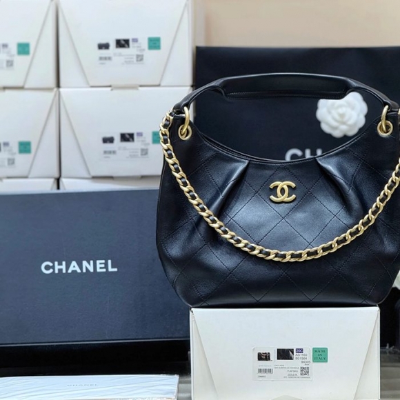 CHANEL カーフレザー ブラック×ゴールド ショルダーバッグ クラシック 秋冬 31×24×10cm サイズ:31×24×10cm CHANEL カーフレザー ブラック×ゴールド ショルダーバッグ クラシック 秋冬 31×24×10cm サイズ:31×24×10cm