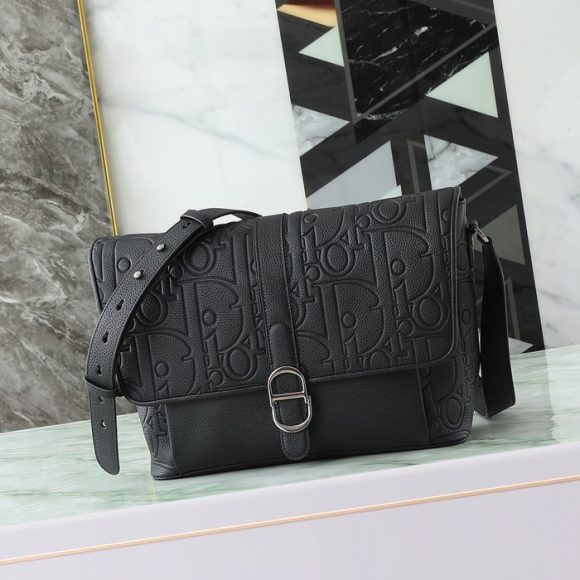 DIOR ディオールデイリー フラップメッセンジャー 中 サイズ:31x25x13cm DIOR ディオールデイリー フラップメッセンジャー 中 サイズ:31x25x13cm