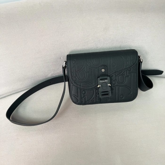 DIOR ヒットザロードオールレザーフラップメッセンジャー グラビティ サイズ:23x17.5cm
