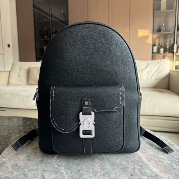 DIOR サドルリュック 黒粒面牛皮革 サイズ:43.5x33x19.5cm DIOR サドルリュック 黒粒面牛皮革 サイズ:43.5x33x19.5cm