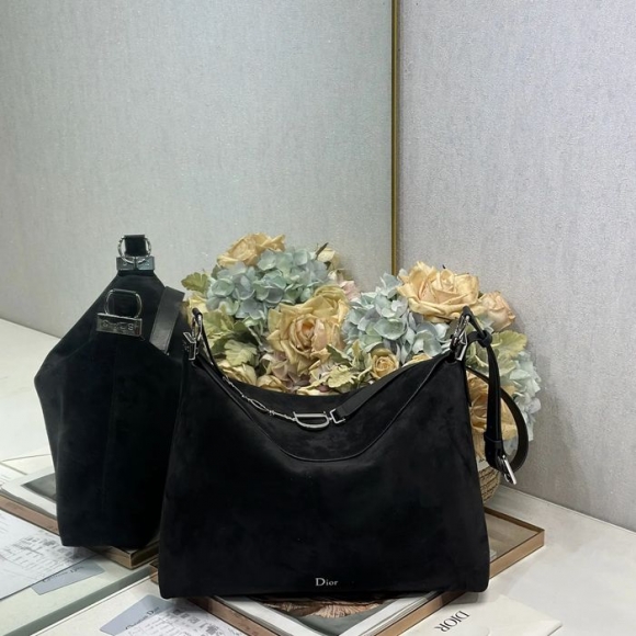 DIOR 1414 スエード レター、パッチワーク ブラック、シルバー ショルダーバッグ、ハンドバッグ 大 小 39.0x29.0x11.0cm サイズ:39x29x11cm DIOR 1414 スエード レター、パッチワーク ブラック、シルバー ショルダーバッグ、ハンドバッグ 大 小 39.0x29.0x11.0cm サイズ:39x29x11cm