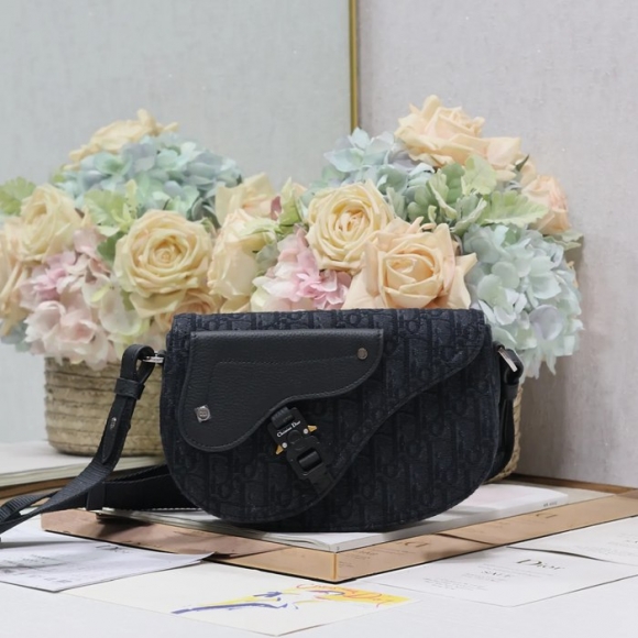DIOR 325 プリント牛皮サドルフラップメッセンジャー 黒布 サイズ:24x16.5x5.5cm