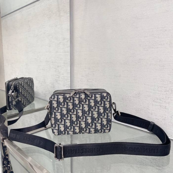 DIOR モノグラム、フラワー ブラック、イエロー、ゴールド 斜め掛けバッグ、ショルダーバッグ 17.0x12.5x5.0cm サイズ:17x12.5cm DIOR モノグラム、フラワー ブラック、イエロー、ゴールド 斜め掛けバッグ、ショルダーバッグ 17.0x12.5x5.0cm サイズ:17x12.5cm