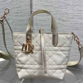 DIOR ホワイト、ゴールド、シルバー 斜め掛けバッグ、ハンドバッグ 小 限定版 18.0x16.0x12.0cm サイズ:18x16x12cm