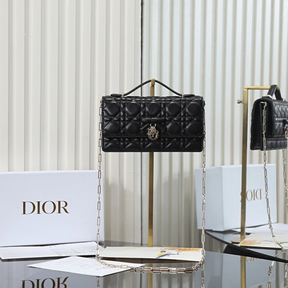 DIOR 0984 ラムレザー、チェーン レター、リボン ブラック 斜め掛けバッグ、ハンドバッグ、チェーンバッグ クラシック 21.0x11.5x4.5cm サイズ:21x11.5x4.5cm DIOR 0984 ラムレザー、チェーン レター、リボン ブラック 斜め掛けバッグ、ハンドバッグ、チェーンバッグ クラシック 21.0x11.5x4.5cm サイズ:21x11.5x4.5cm