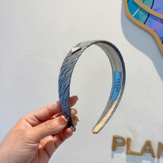 プラダ スタイル ヘアバンド レター
