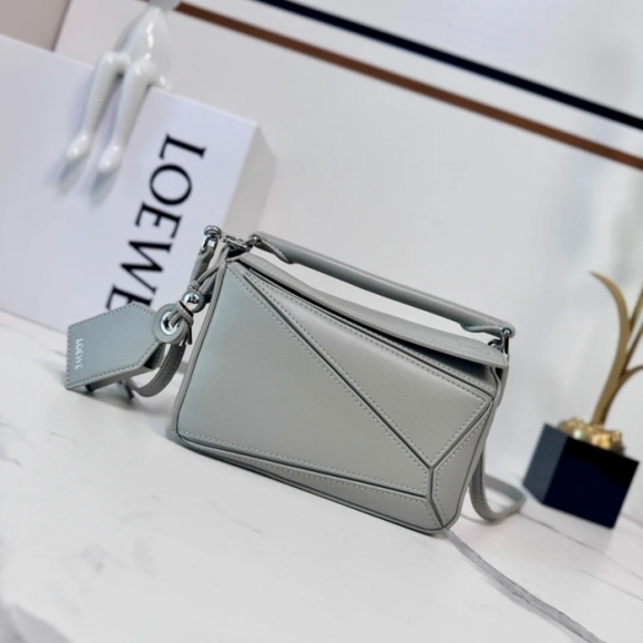 LOEWE 062511 ミニパズルハンドバッグ サイズ:17.5x12.5x7.5cm LOEWE 062511 ミニパズルハンドバッグ サイズ:17.5x12.5x7.5cm