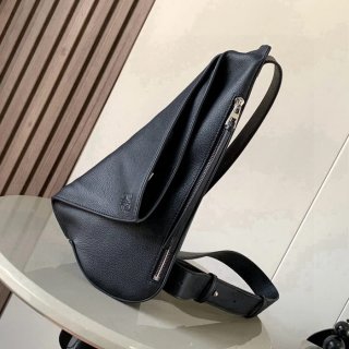 LOEWE 9052 メンズ斜め掛け アントンスリング サイズ:34x17.5x13cm