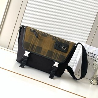 LOEWE 9100 中キャンバスメッセンジャー フレックス 緑チェック サイズ:38x27x9.5cm