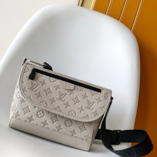 LOUIS VUITTON M14912 パルス メッセンジャー サイズ:26.6x17x11cm