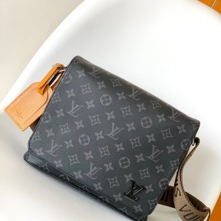 LOUIS VUITTON M45627 ディストリクト メッセンジャー サイズ:25x22cm