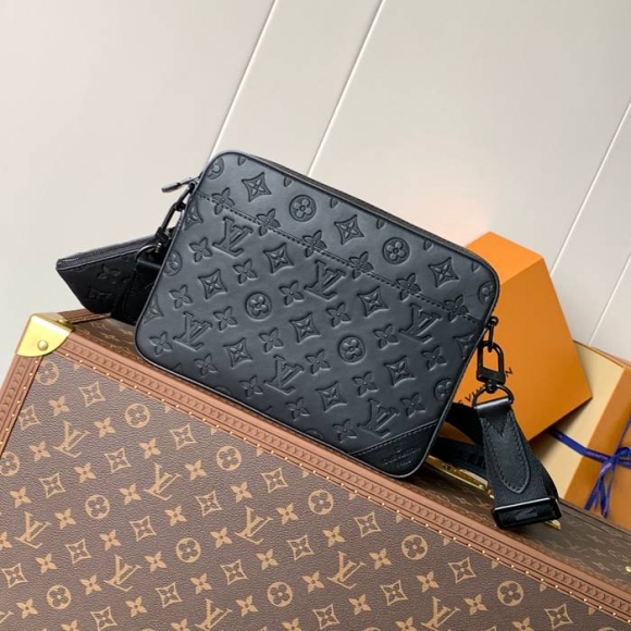LOUIS VUITTON M69827 デュオ メッセンジャー サイズ:26x18.5cm LOUIS VUITTON M69827 デュオ メッセンジャー サイズ:26x18.5cm