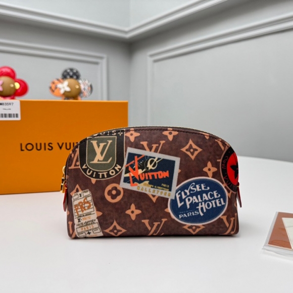 LOUIS VUITTON M83597 コスメポーチ フライトモード モノグラム サイズ:19x12cm LOUIS VUITTON M83597 コスメポーチ フライトモード モノグラム サイズ:19x12cm