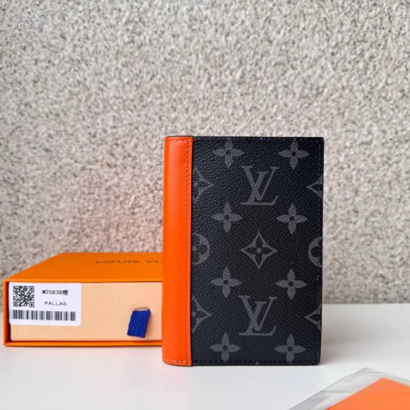 LOUIS VUITTON M25838 パスポートケース モノグラムエクリプス×オレンジ サイズ:10x14x2.5cm LOUIS VUITTON M25838 パスポートケース モノグラムエクリプス×オレンジ サイズ:10x14x2.5cm