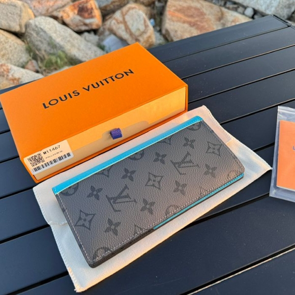 LOUIS VUITTON M11467 ブラッザ長財布 モノグラムエクリプスリバース サイズ:19x10cm LOUIS VUITTON M11467 ブラッザ長財布 モノグラムエクリプスリバース サイズ:19x10cm