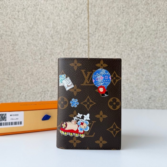 LOUIS VUITTON M15320 パスポートケース ヴィヴィエンヌ サイズ:10x14x2.5cm LOUIS VUITTON M15320 パスポートケース ヴィヴィエンヌ サイズ:10x14x2.5cm