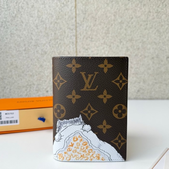 LOUIS VUITTON M25753 パスポートケース グレースコディントンコラボ サイズ:14x10x2.5cm LOUIS VUITTON M25753 パスポートケース グレースコディントンコラボ サイズ:14x10x2.5cm