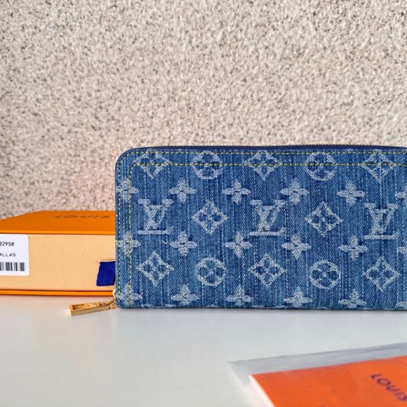 LOUIS VUITTON M82958 ジッピー長財布 モノグラムジャカードデニム ブルー サイズ:19.5x10.5x2.5cm LOUIS VUITTON M82958 ジッピー長財布 モノグラムジャカードデニム ブルー サイズ:19.5x10.5x2.5cm
