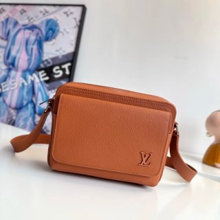 LOUIS VUITTON M25981 ボーディング メッセンジャー サイズ:24x18cm