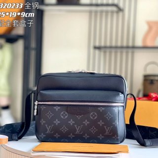 LOUIS VUITTON M30233 イタリア黒花レザー斜め掛け サイズ:25x19cm LOUIS VUITTON M30233 イタリア黒花レザー斜め掛け サイズ:25x19cm