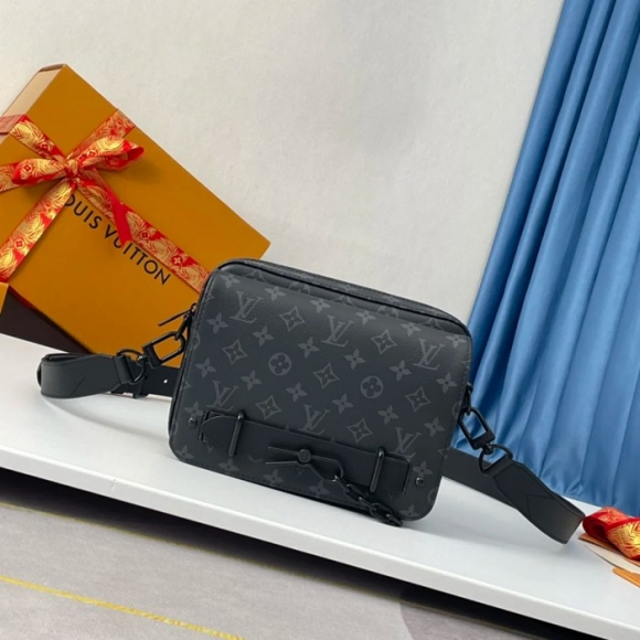 LOUIS VUITTON M45585 キャンバスメッセンジャー スチーマー サイズ:23.5x17cm LOUIS VUITTON M45585 キャンバスメッセンジャー スチーマー サイズ:23.5x17cm
