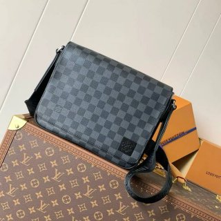 LOUIS VUITTON M42710 コーティングキャンバスメッセンジャー ディストリクト サイズ:26x20cm