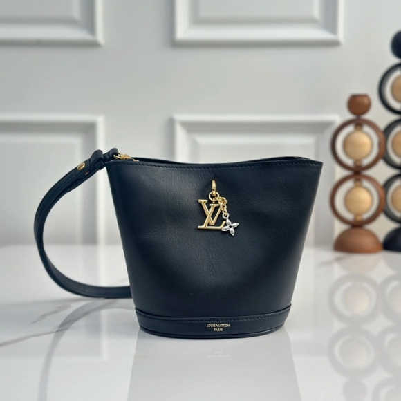 LOUIS VUITTON M27260 牛皮 モノグラム ブラック 斜め掛けバッグ レディース斜め掛け 17.5x16x11cm サイズ:17.5x16x11cm LOUIS VUITTON M27260 牛皮 モノグラム ブラック 斜め掛けバッグ レディース斜め掛け 17.5x16x11cm サイズ:17.5x16x11cm